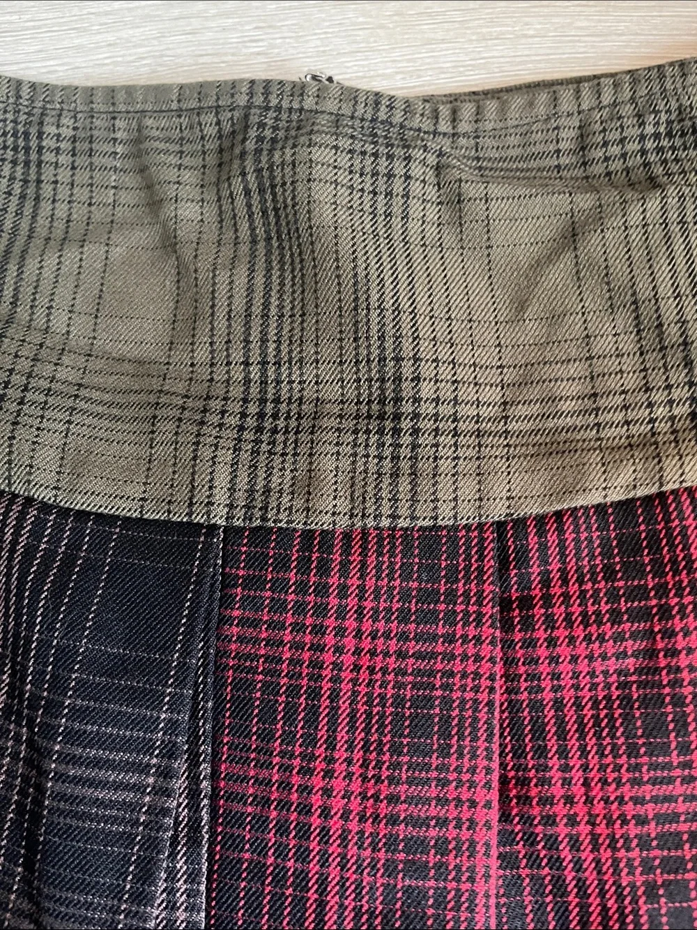 Two-Tone Plaid Pleated Mini Skirt - Red and Black